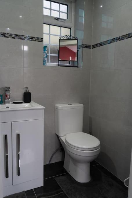 Stylish 1 Bed Apartment In Newly Refurbished Building W/ Parking & Wi-Fi Бірмінгем Екстер'єр фото